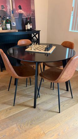 Round Kitchen table with chairs