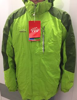 Fengxueland men waterproof mountain jacket size XL