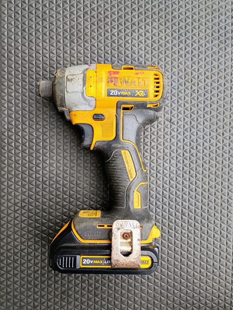 Dewalt Impact Driver 20v Max XR DCF886 With Brand New Battery