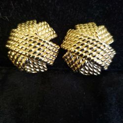 Gorgeous Vintage Gold Clip On Earrings