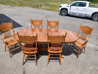 Solid Oak Dining Table And 6 Chairs