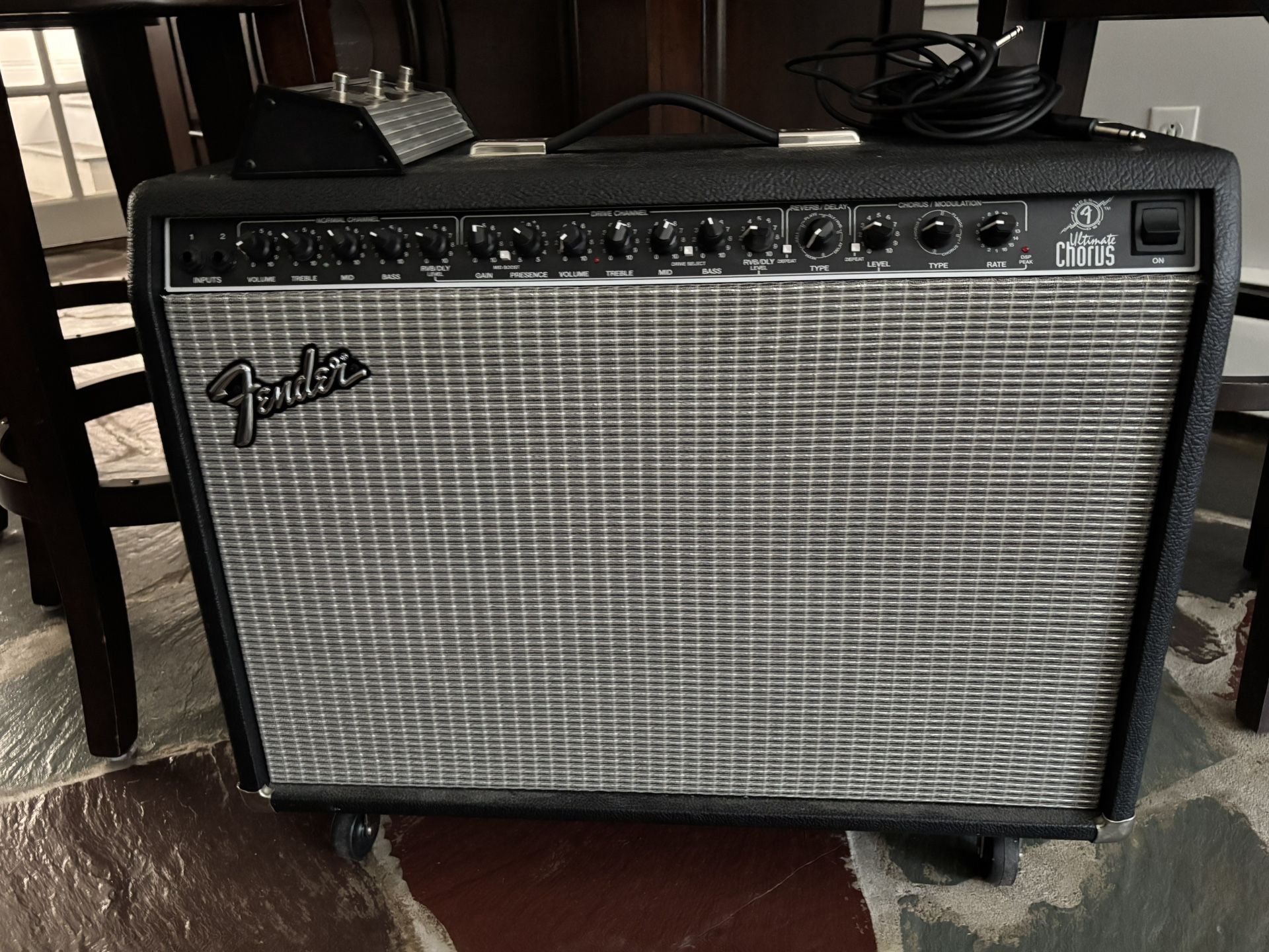 Fender Ultimate Chorus Amp W/Footswitch