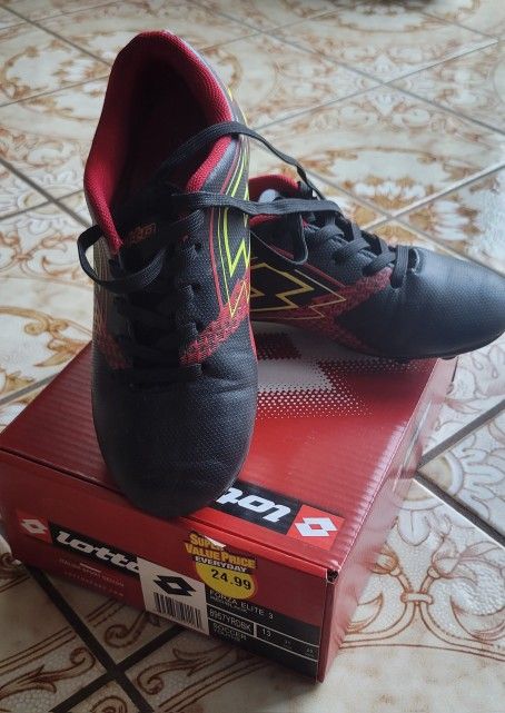 Soccer Cletes Size 13 Kids