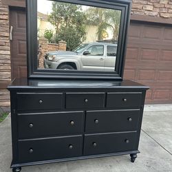 Black Napa Valley 7-drawer dresser with mirror