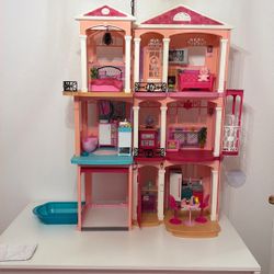 Barbie Dream House In Great Clean Condition 