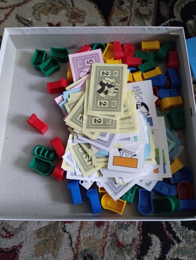 Monopoly En Buenas Condiciones Solo Se Usó Una Vez Como Nuevo Todo Completo $5