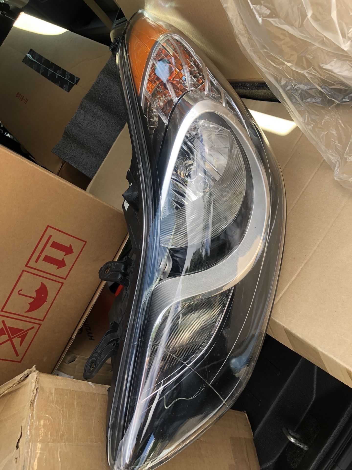 Driver side halogen hyunday Elantra headlight