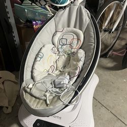 mamaRoo® multi-motion baby swing