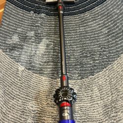 Dyson V7 Animal Plus Stick Vacuum tested working - needs filter