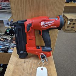 NEW Out Of Box Milwaukee 18 Volt 18 Gauge Brad Nailer 2746-20 Tool Only