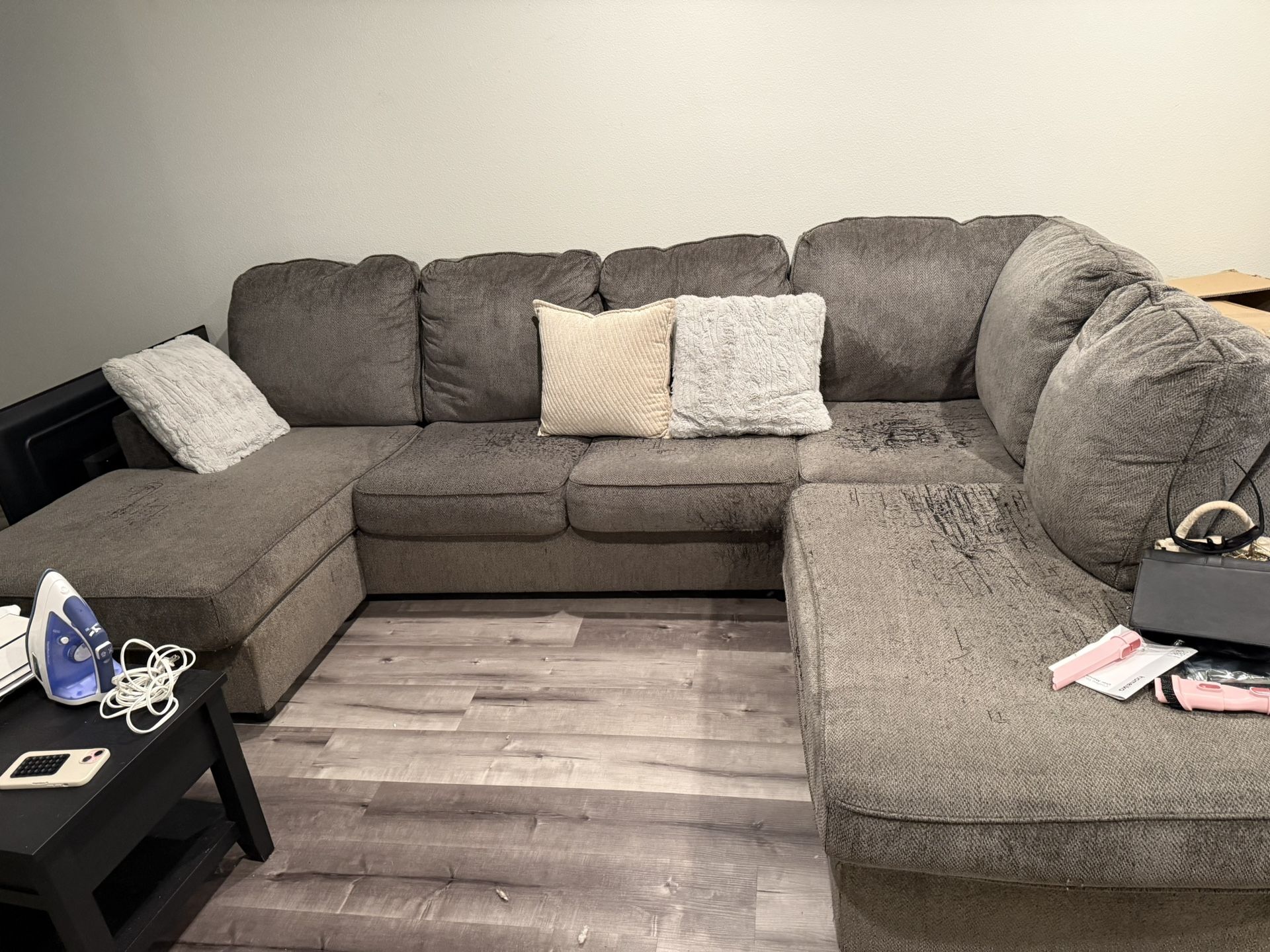 Large Grey Sectional ❕❕❕❕