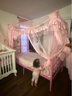 Twin bed whit mattress
