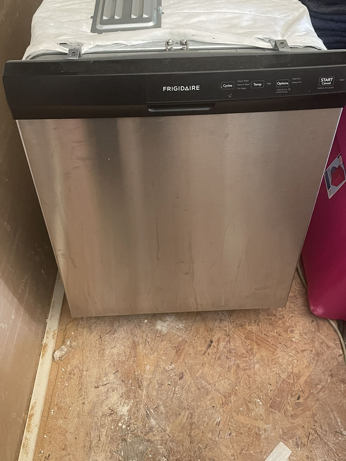 Dishwasher  And Stove  Sold As A Set Onely 