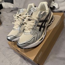 ASICS Gel-Kayano 14 Cream/Black, size 9 