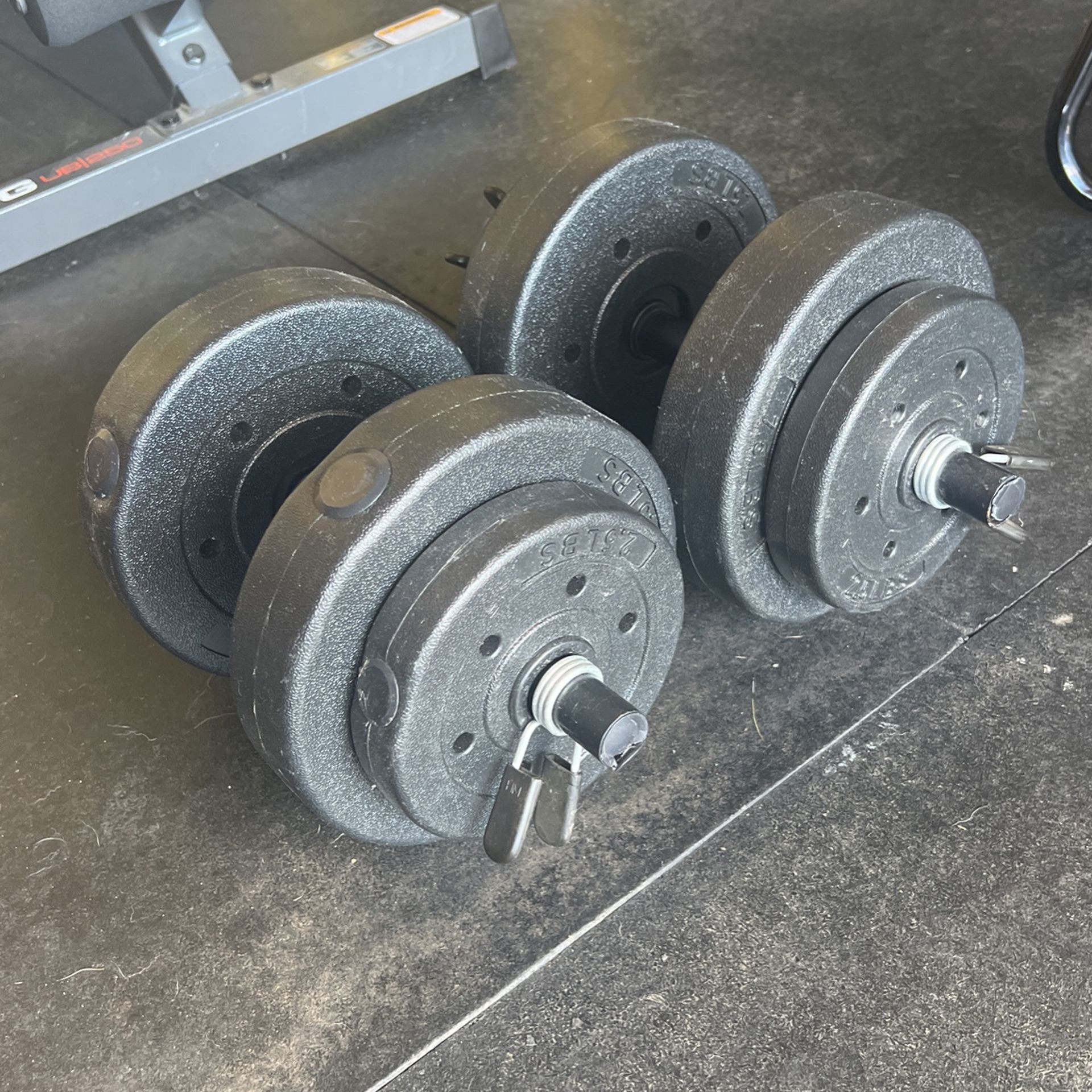 2 Adjustable Dumbbells 