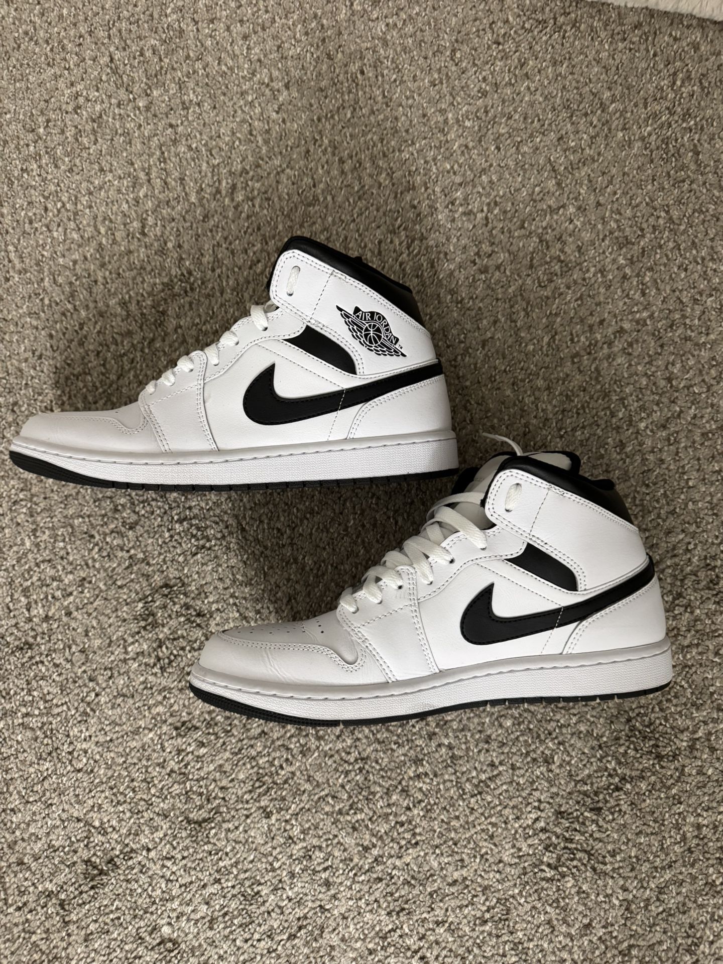 Air Jordan 1 Mid White/Black – Size 10