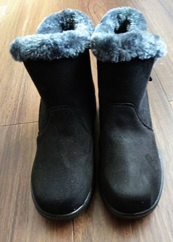 Ladies Boots Size 7M