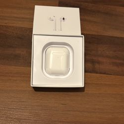Apple AirPods 2nd Gen Wireless Earbuds w/Charging Case Open Box w/ cable.