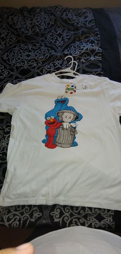 Three Kaws & UNIQLO size 2xl ds