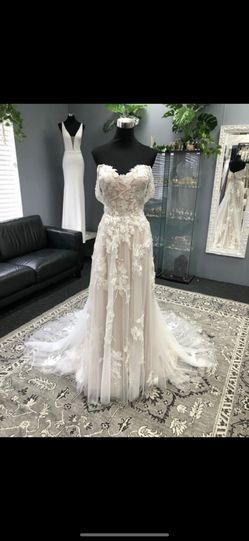 Brand new wedding dress size 8