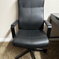 Black computer chair