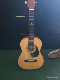 Montana guitar could be 1/2 size or quarter