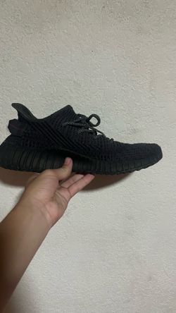 Yeezy Boost 350 V2 size 9