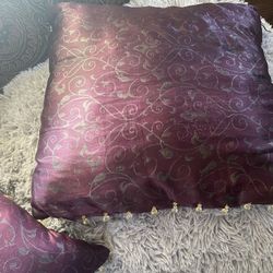 4 Decorative Pillows