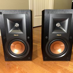 Klipsch R-15M bookshelf speakers