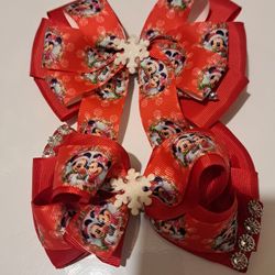 ❄️☃️New Mickey And Minnie Christmas Bows☃️❄️Only $4 Each