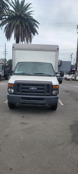 2014 Ford Box truck E-350 16ft