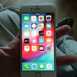 iPhone 6 16gb Storage 10/10 With Box And charger