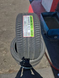 Set of four new tires 235/40-19