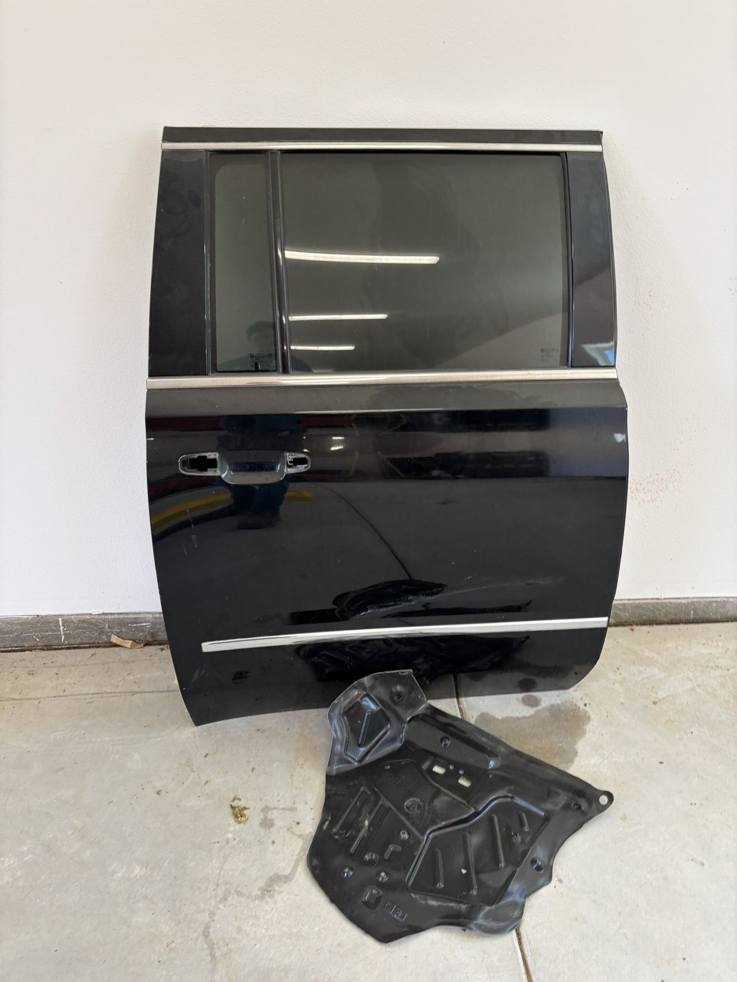 FREE! RH Side door GMC Cadillac Suburban