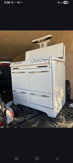 Vintage White O'Keefe Merritt Gas Range Stove