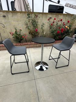 Chair with 2 tables