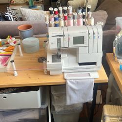 Husqvarna Viking Huskylock s25 Serger 2019