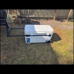 Igloo 110qt Glide Cooler. Camping, Beach, Backyard.