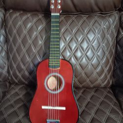 Linda Guitarra De Juguete Con Su Estuche $20 Envíe Texto Y Pregunte 