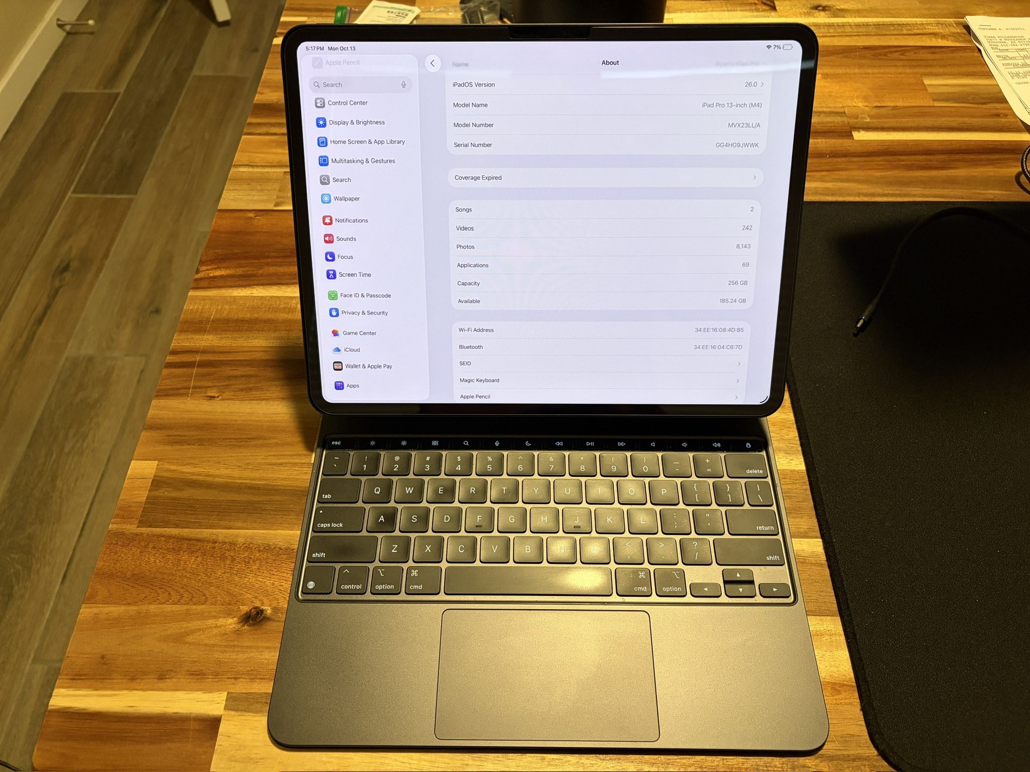 iPad Pro M4 13 Inch 256GB w/ Keyboard