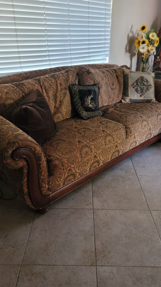 Great Condition Sofa Set