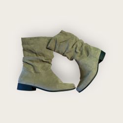 Size 10 Beige Suede Slouch Boots – Casual Low Heel Fall Fashion