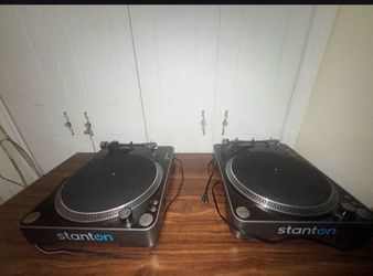 DJ turn tables