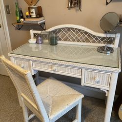 White Wicker Desk And Chair 