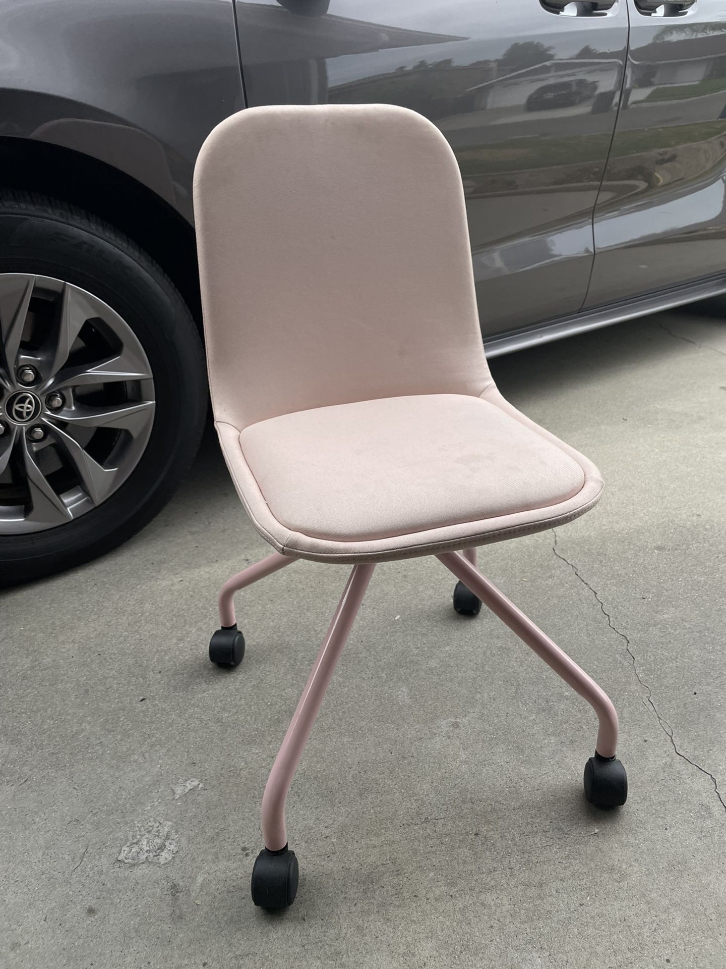 Pillowfort desk sale chair