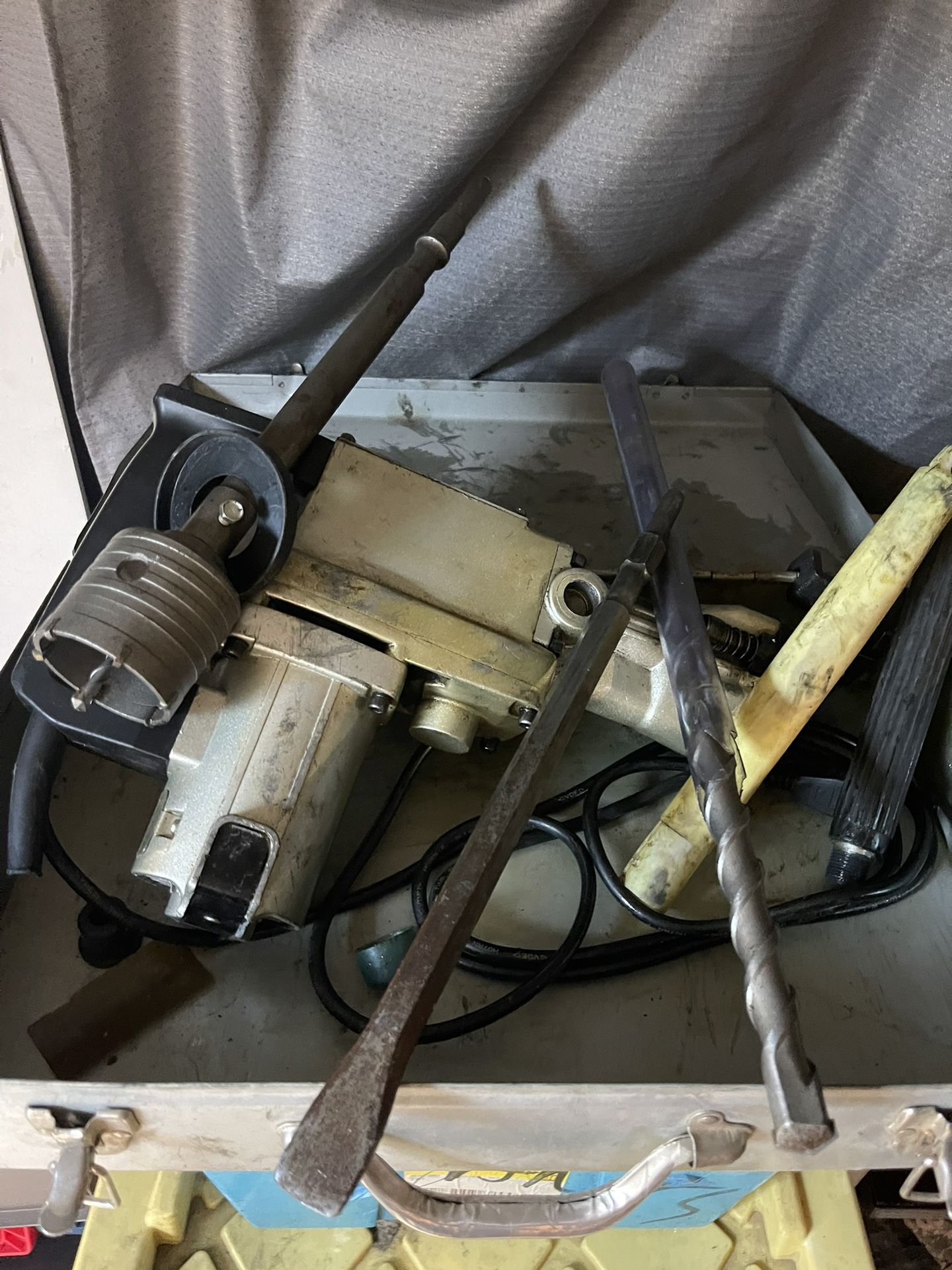 BOSCH 11224VSR Bulldog Hammer Drill W/ Case Working Condition vintage metal RARE