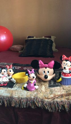 MINNIE MOUSE PLASTIC BANKS AND MISC