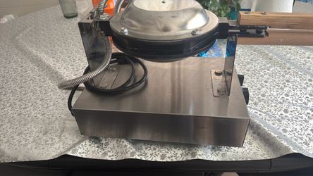 Electric pizzelle maker/ pizzelle press