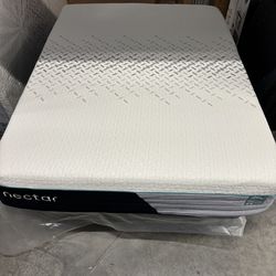 Like New Queen Premier Hybrid Mattress