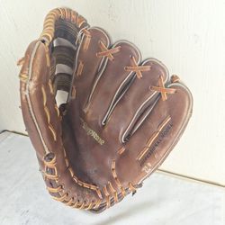 Mizuno Supreme Baseball Glove, 12"